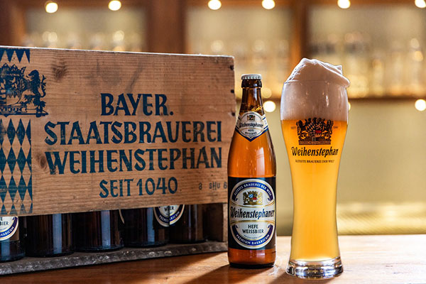 Weihenstephaner med en träd låda